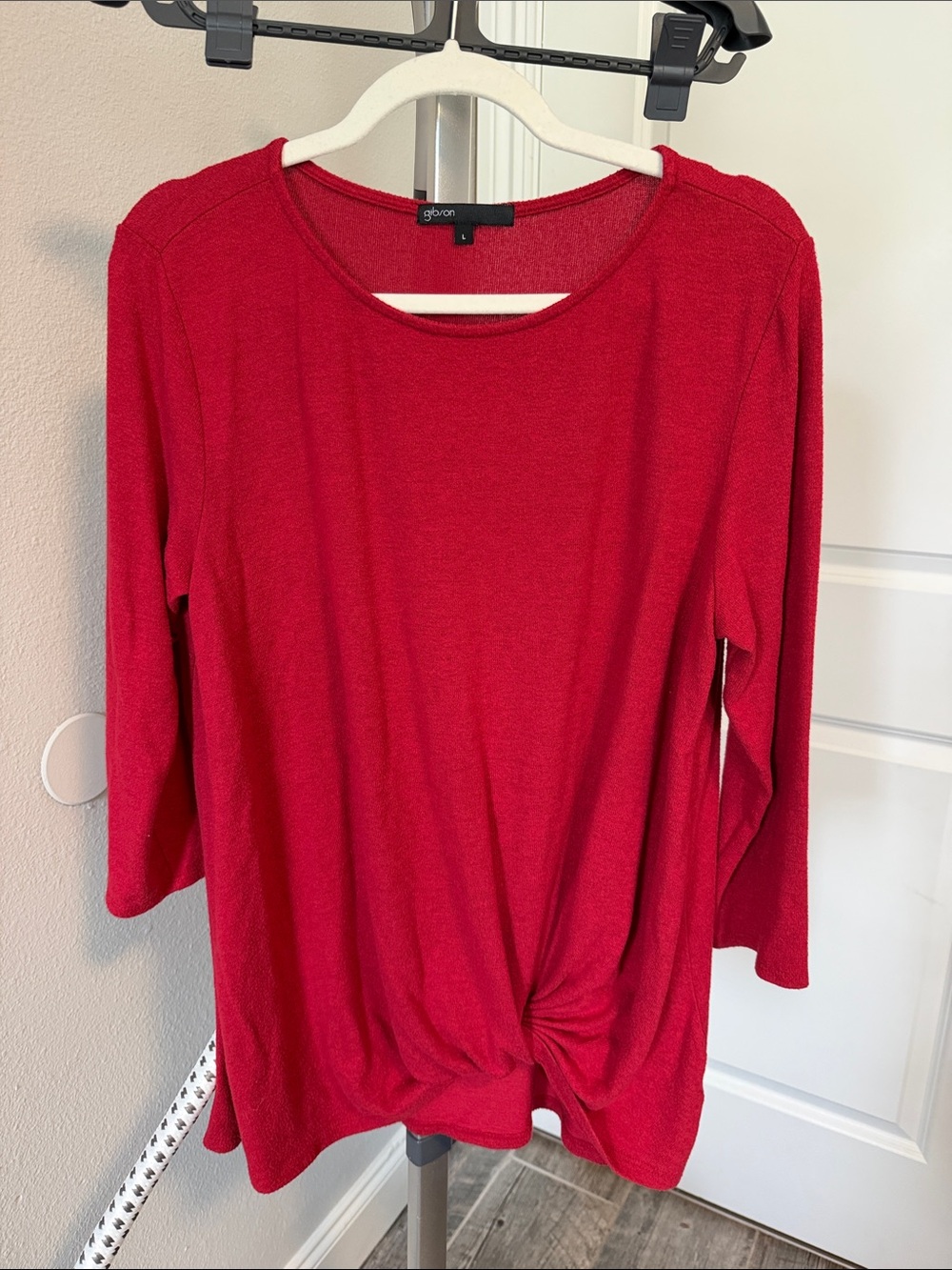 Gibson Red Knot-Front 3/4 Length Sleeve